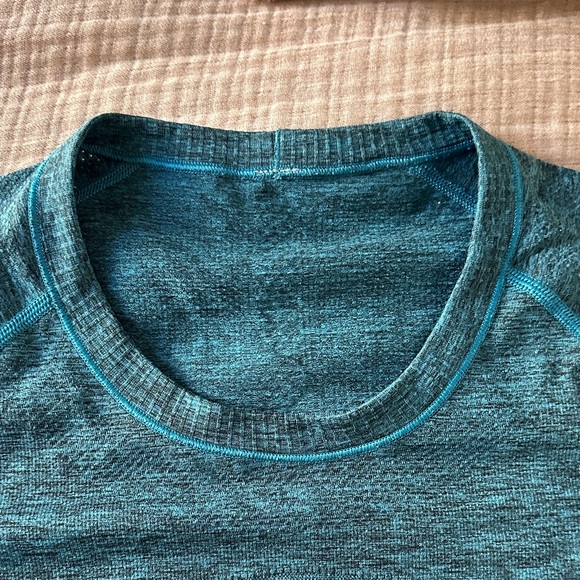 Lululemon Swiftly Tech Short-Sleeved Tee Blue - Picture 2 of 3